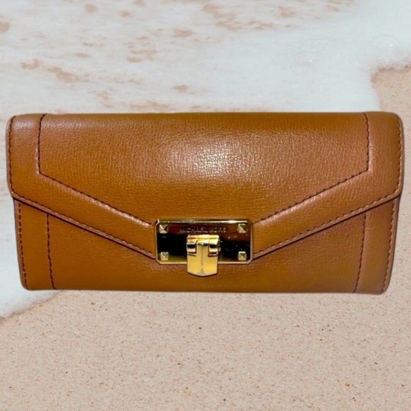 MICHAEL KORS KINSLEY Brown Leather Carryall Gold-Tone Hardware Wallet - Picture 1 of 16